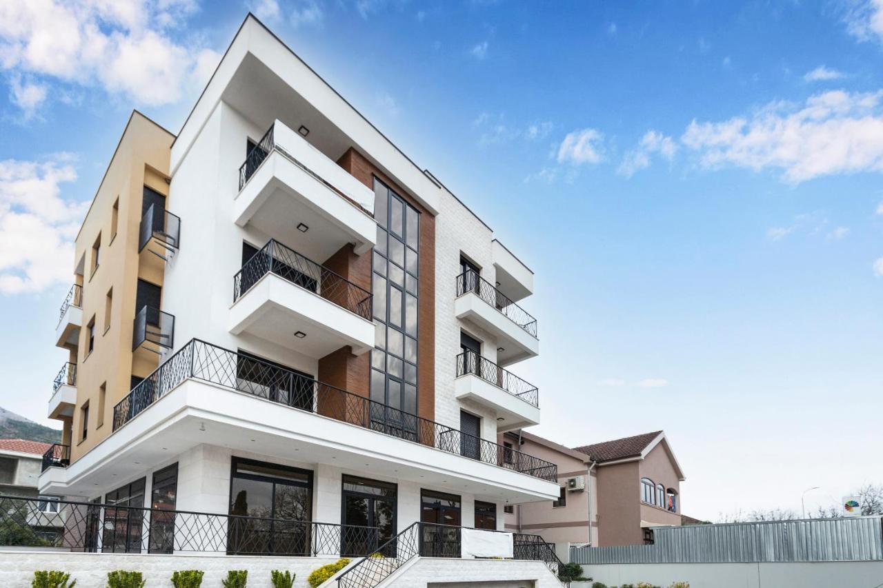 Ell Star Apartment Tivat Bagian luar foto
