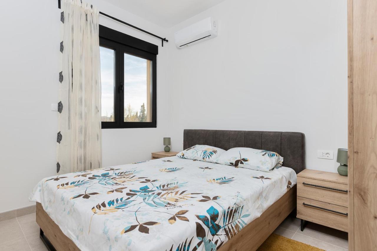 Ell Star Apartment Tivat Bagian luar foto